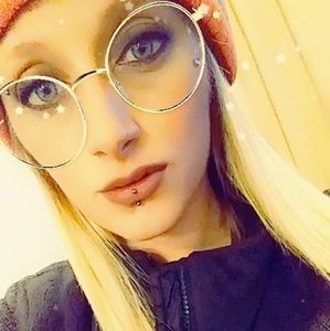 Meet your Posher, Alisha